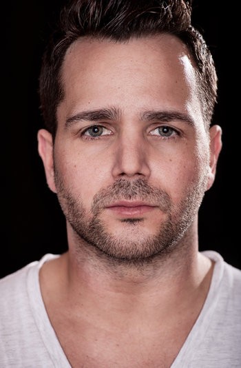 rsz_1alex_portrait_color-3